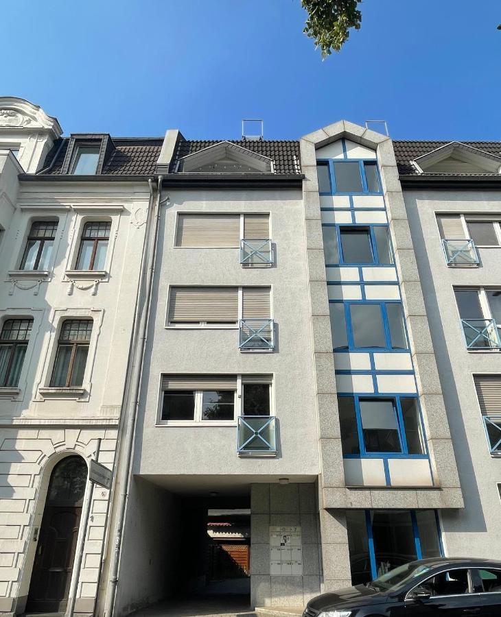 Golden Design Apartment Familie Business 6 Pers Buero Fitnessecke Naehe Messe Dus 1000 Mbit Дуйсбург Экстерьер фото