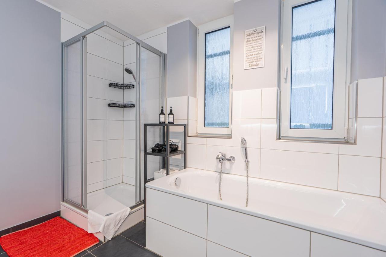 Golden Design Apartment Familie Business 6 Pers Buero Fitnessecke Naehe Messe Dus 1000 Mbit Дуйсбург Экстерьер фото