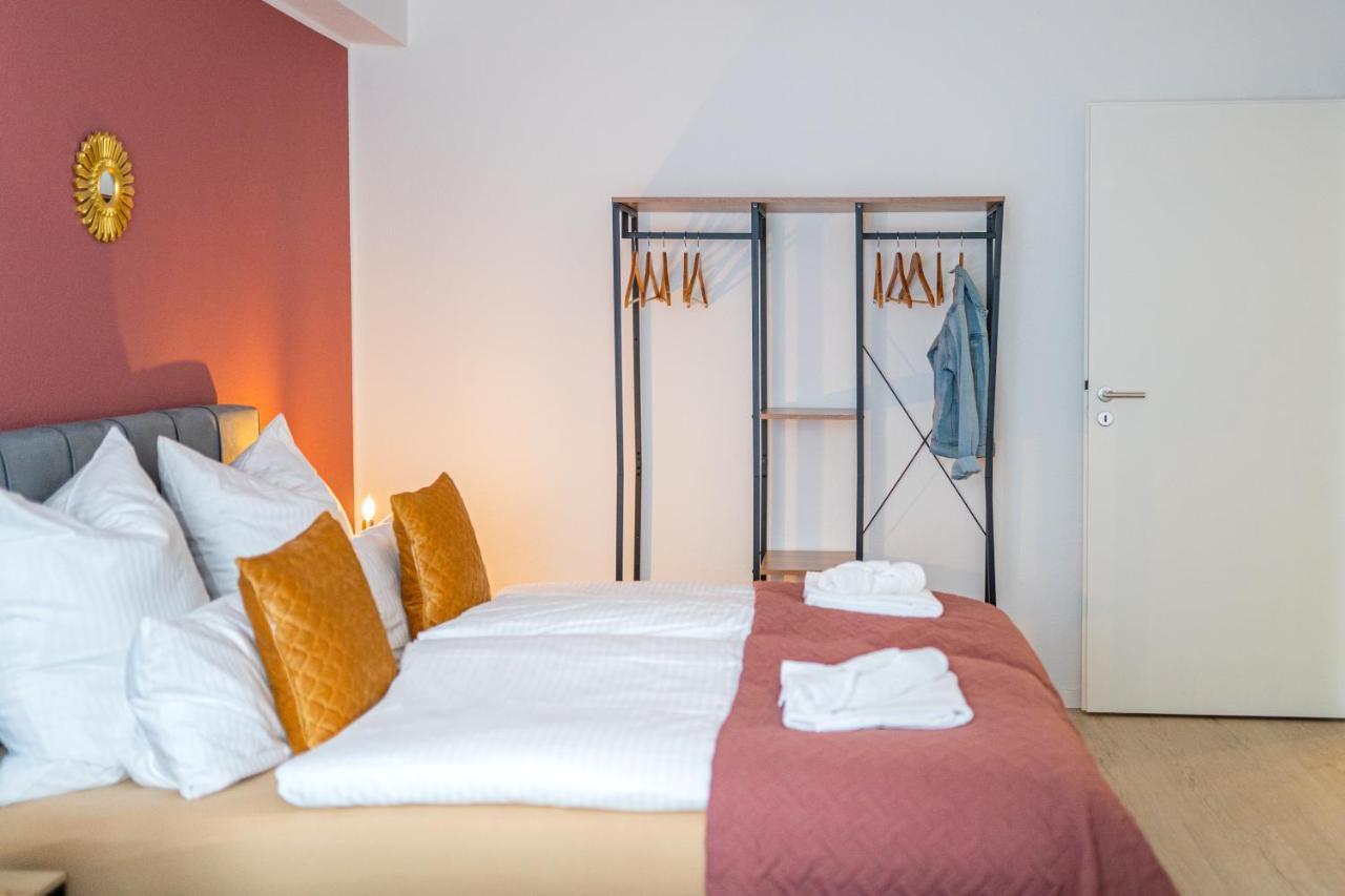 Golden Design Apartment Familie Business 6 Pers Buero Fitnessecke Naehe Messe Dus 1000 Mbit Дуйсбург Экстерьер фото