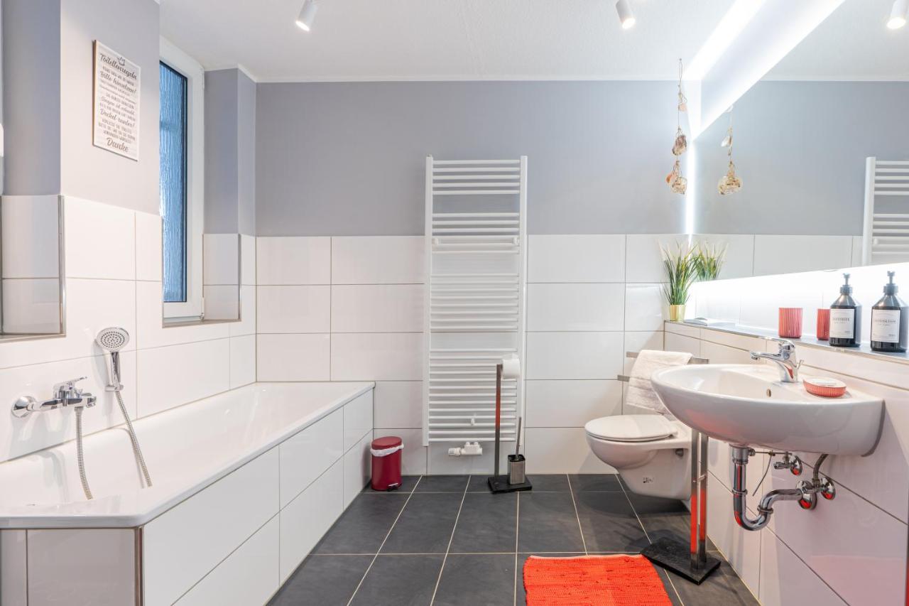 Golden Design Apartment Familie Business 6 Pers Buero Fitnessecke Naehe Messe Dus 1000 Mbit Дуйсбург Экстерьер фото