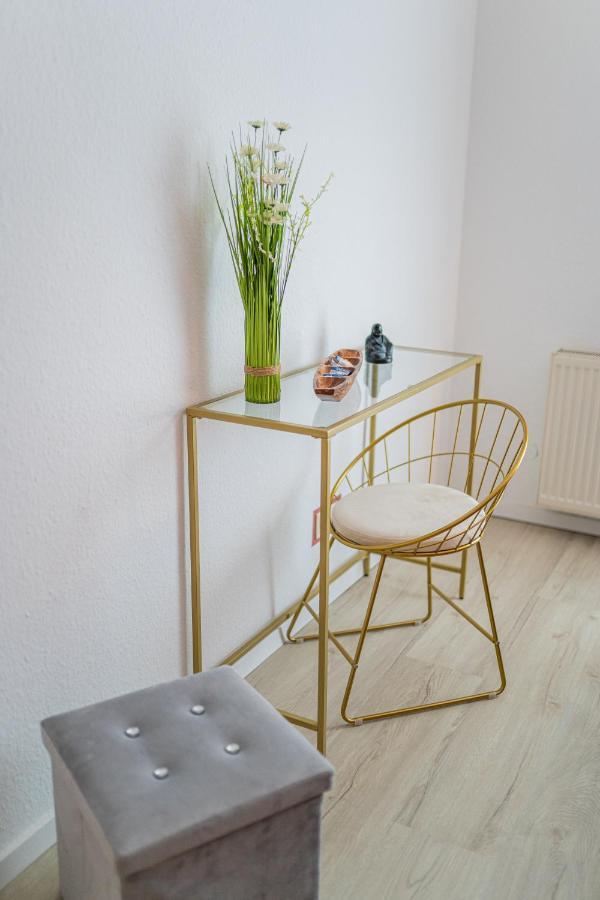 Golden Design Apartment Familie Business 6 Pers Buero Fitnessecke Naehe Messe Dus 1000 Mbit Дуйсбург Экстерьер фото