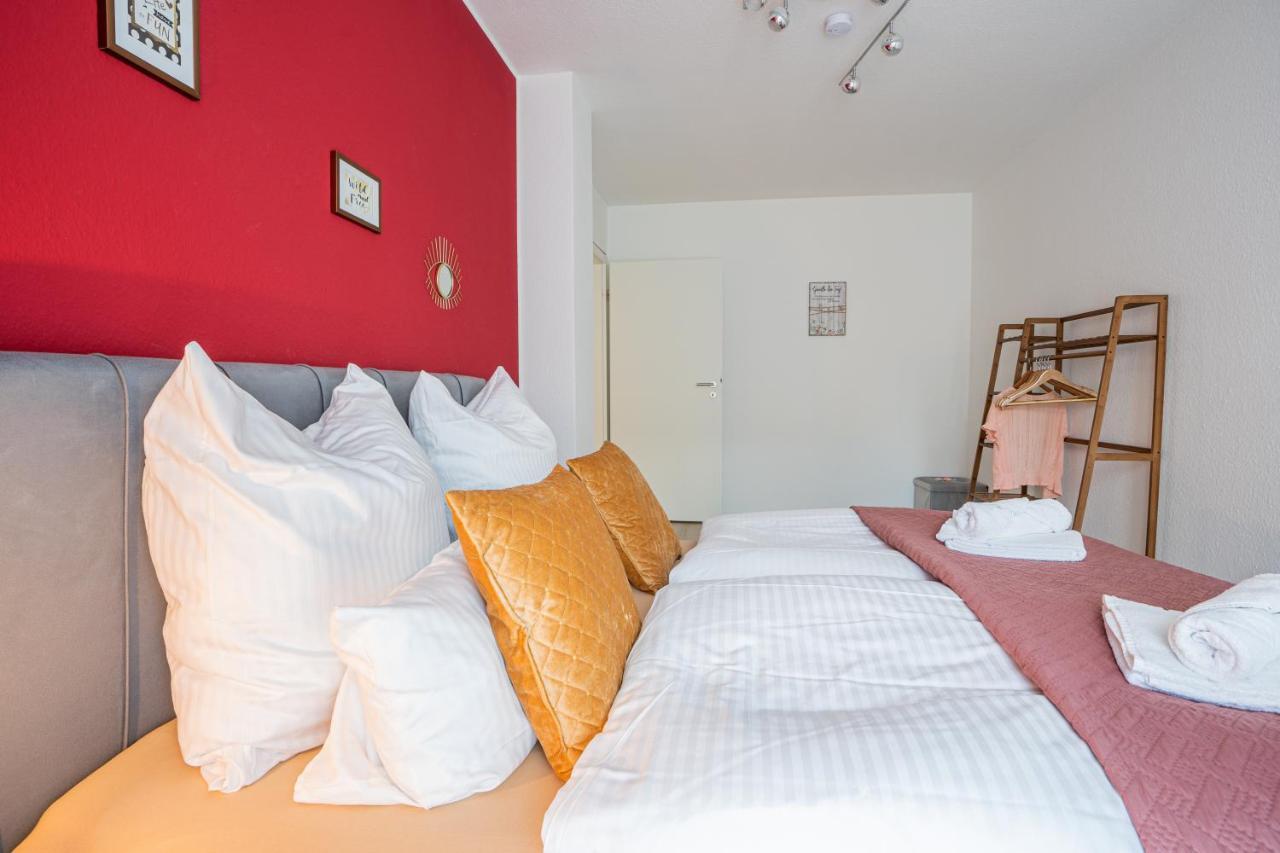 Golden Design Apartment Familie Business 6 Pers Buero Fitnessecke Naehe Messe Dus 1000 Mbit Дуйсбург Экстерьер фото